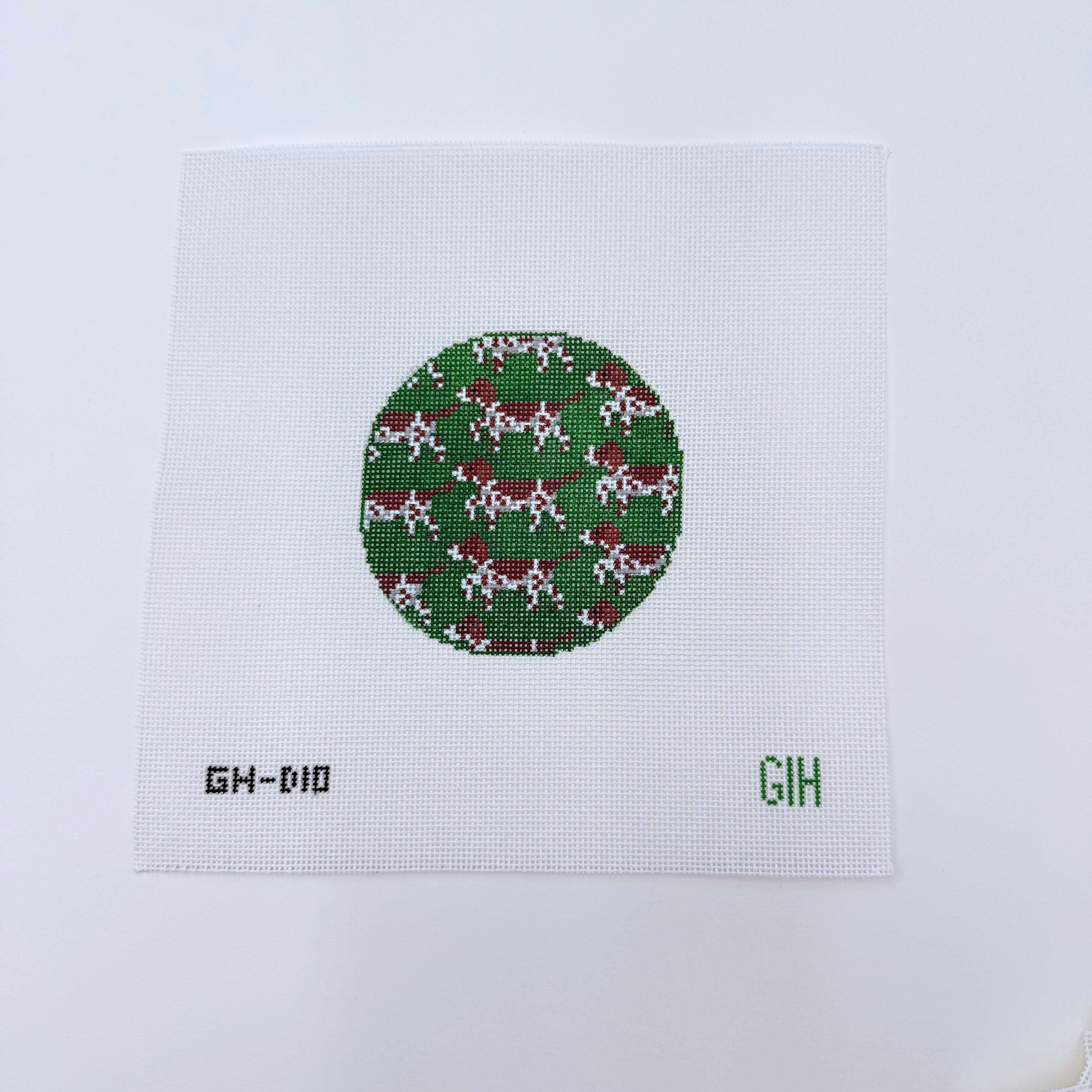 German Short Haired Pointer Round Canvas - KC Needlepoint