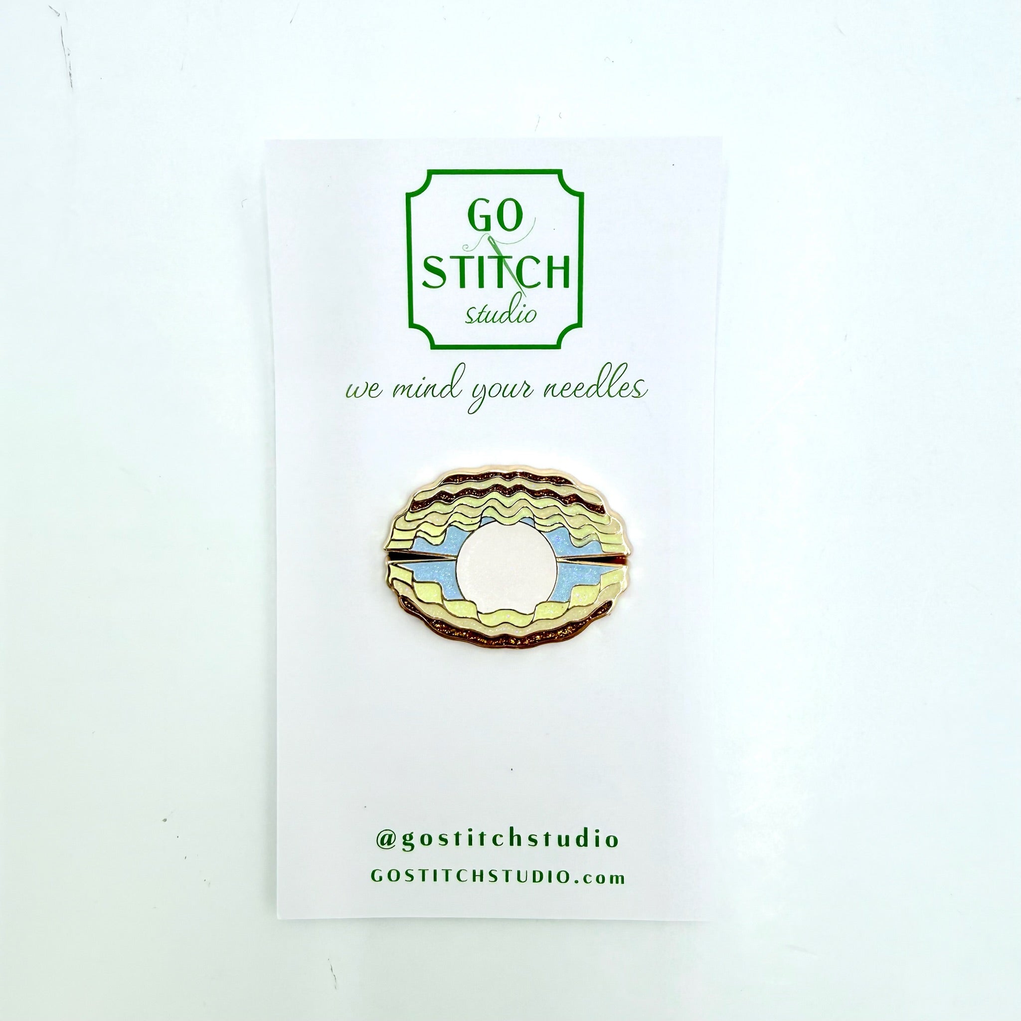 Scallop Pearl Needle Minder - KC Needlepoint