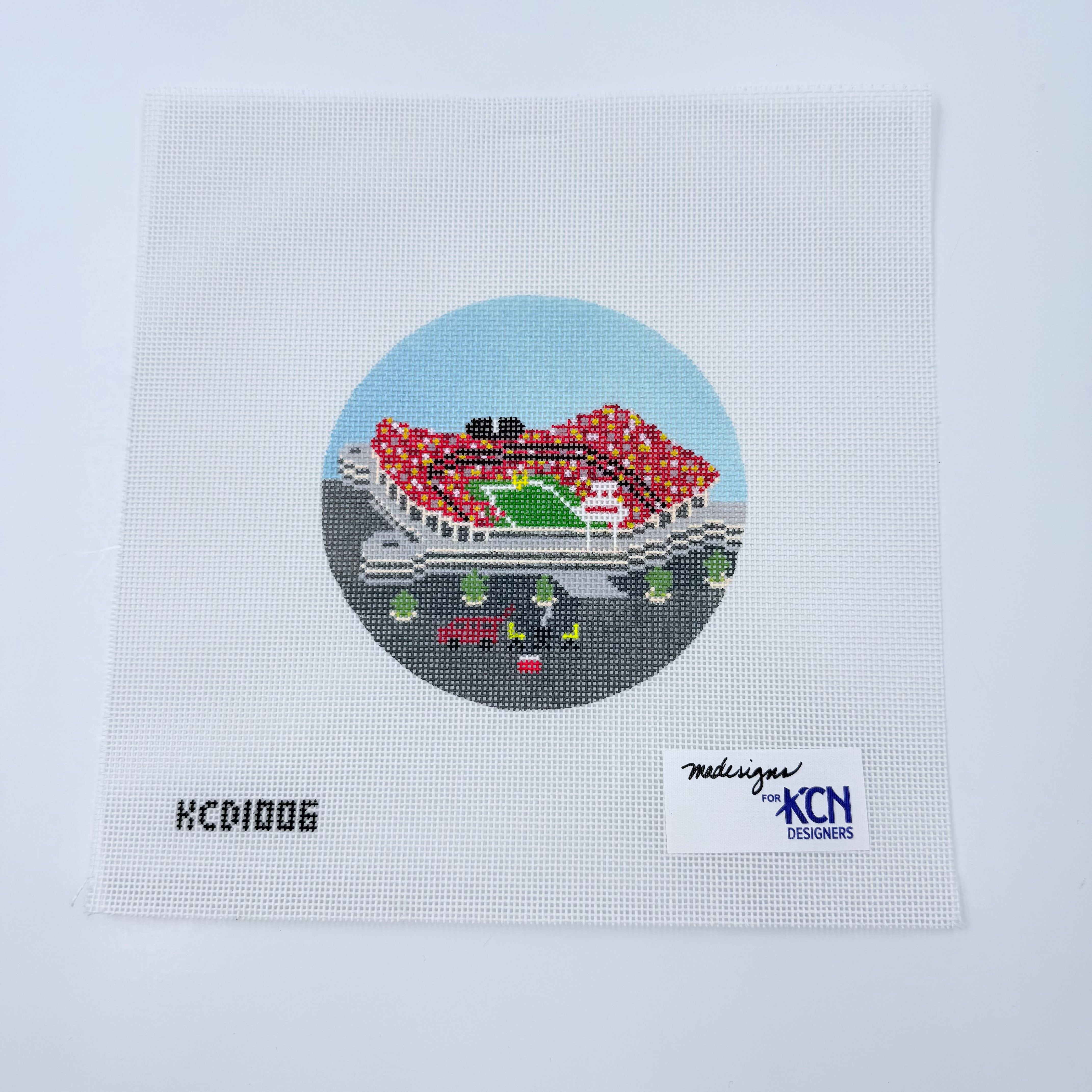 Arrowhead 4 1/2" Round Canvas - KC Needlepoint